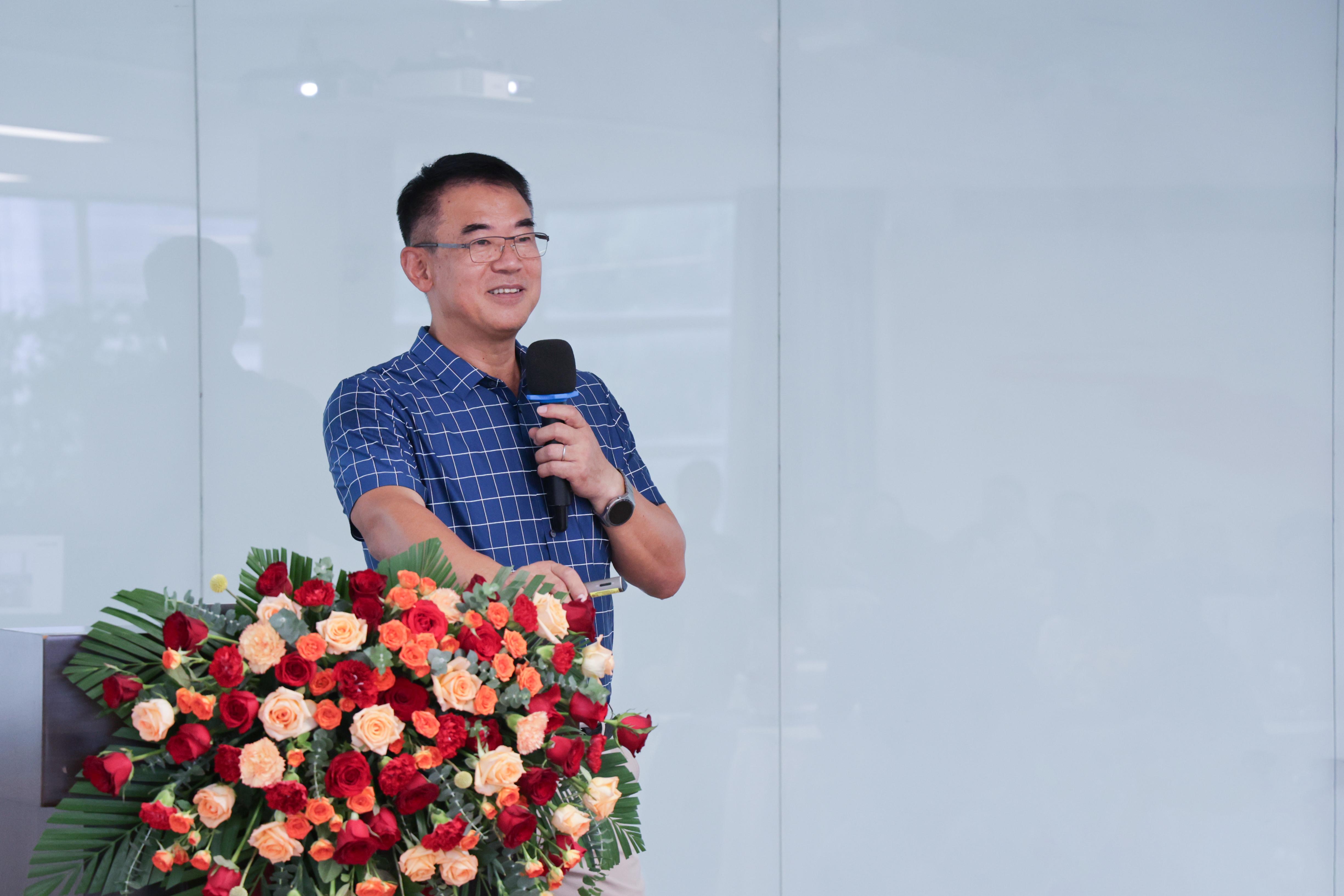 嚴董四十年工作報告會(huì )溫情舉辦